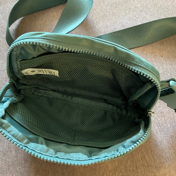 Lululemon everywhere belt bag in Grey Eucalyptus. Brand new never used - Picture 2 of 4